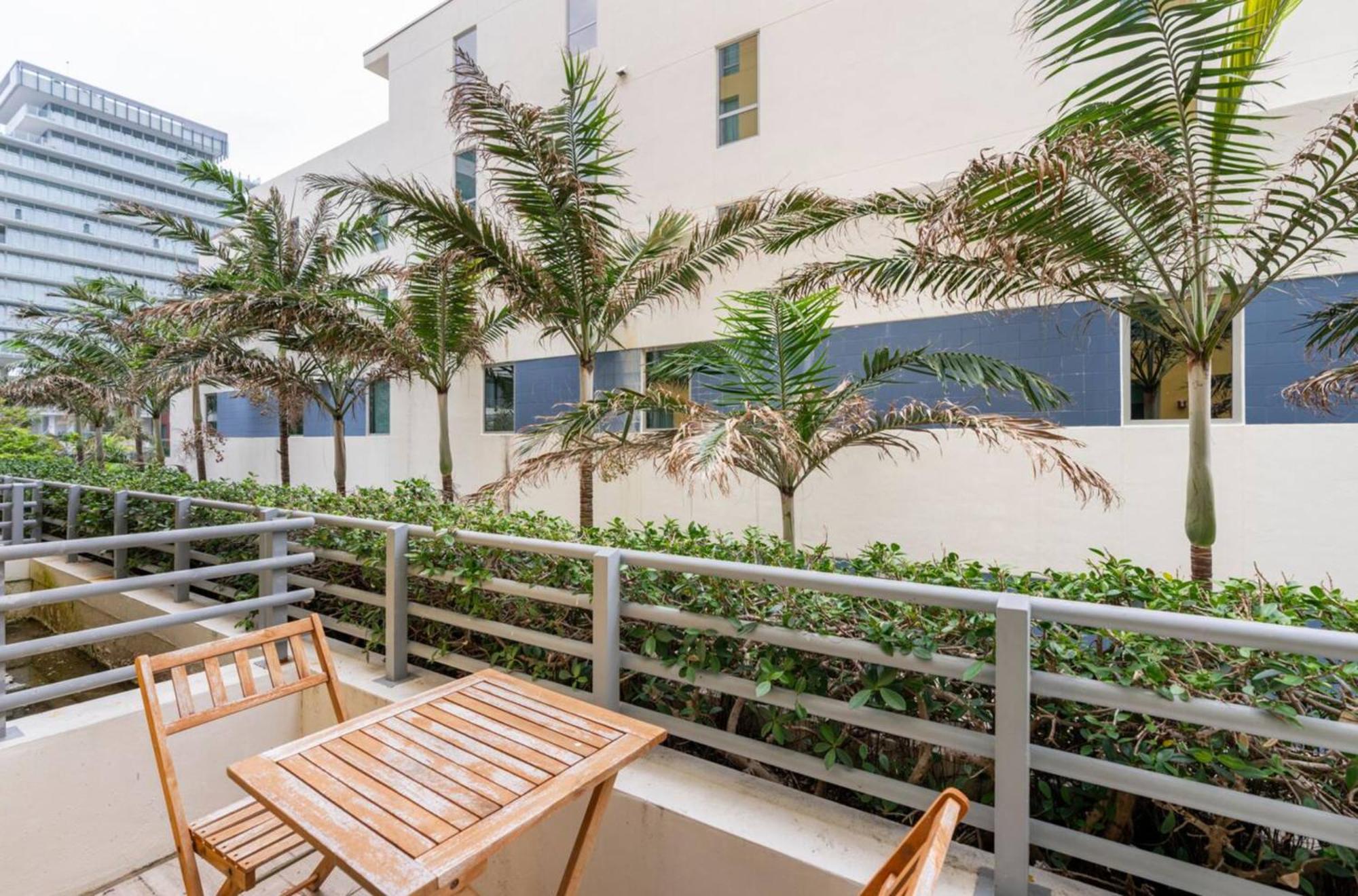 Beachfront Bentley Hotel One Bedroom Suite With Balcony And Beach Access Miami Beach Zewnętrze zdjęcie