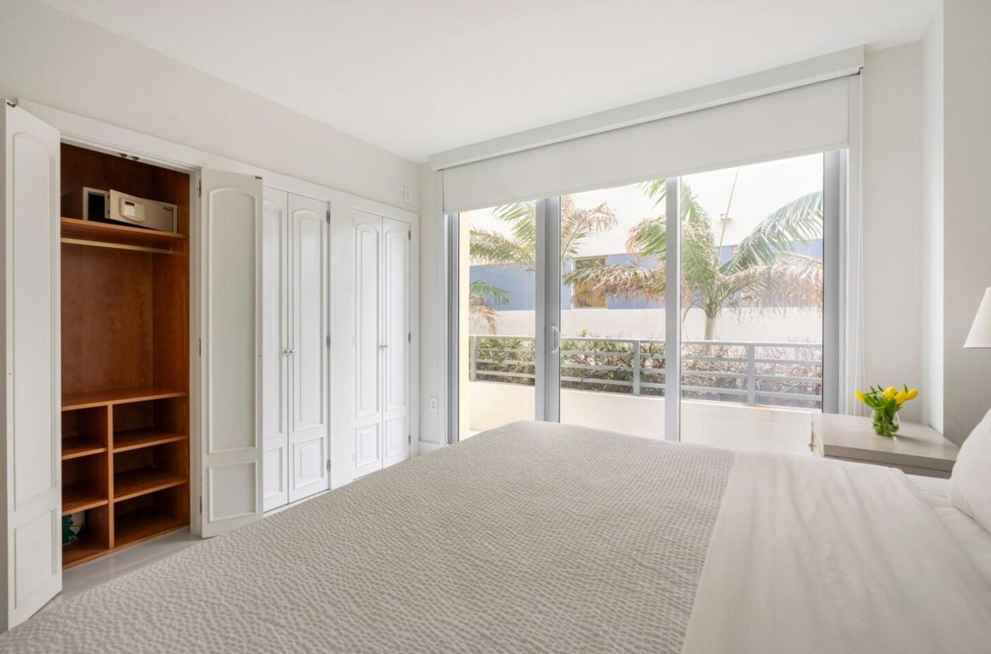 Beachfront Bentley Hotel One Bedroom Suite With Balcony And Beach Access Miami Beach Zewnętrze zdjęcie
