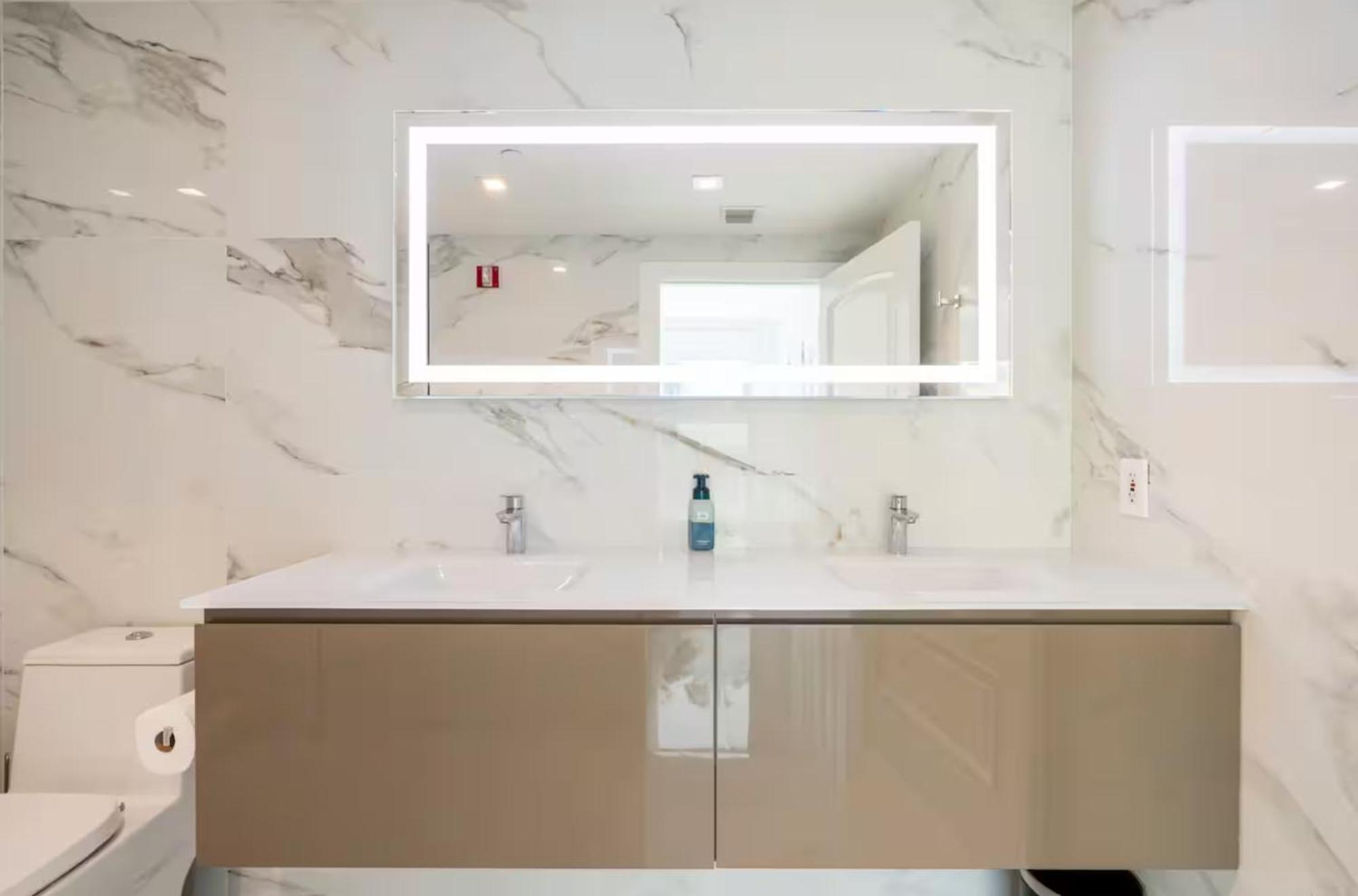 Beachfront Bentley Hotel One Bedroom Suite With Balcony And Beach Access Miami Beach Zewnętrze zdjęcie