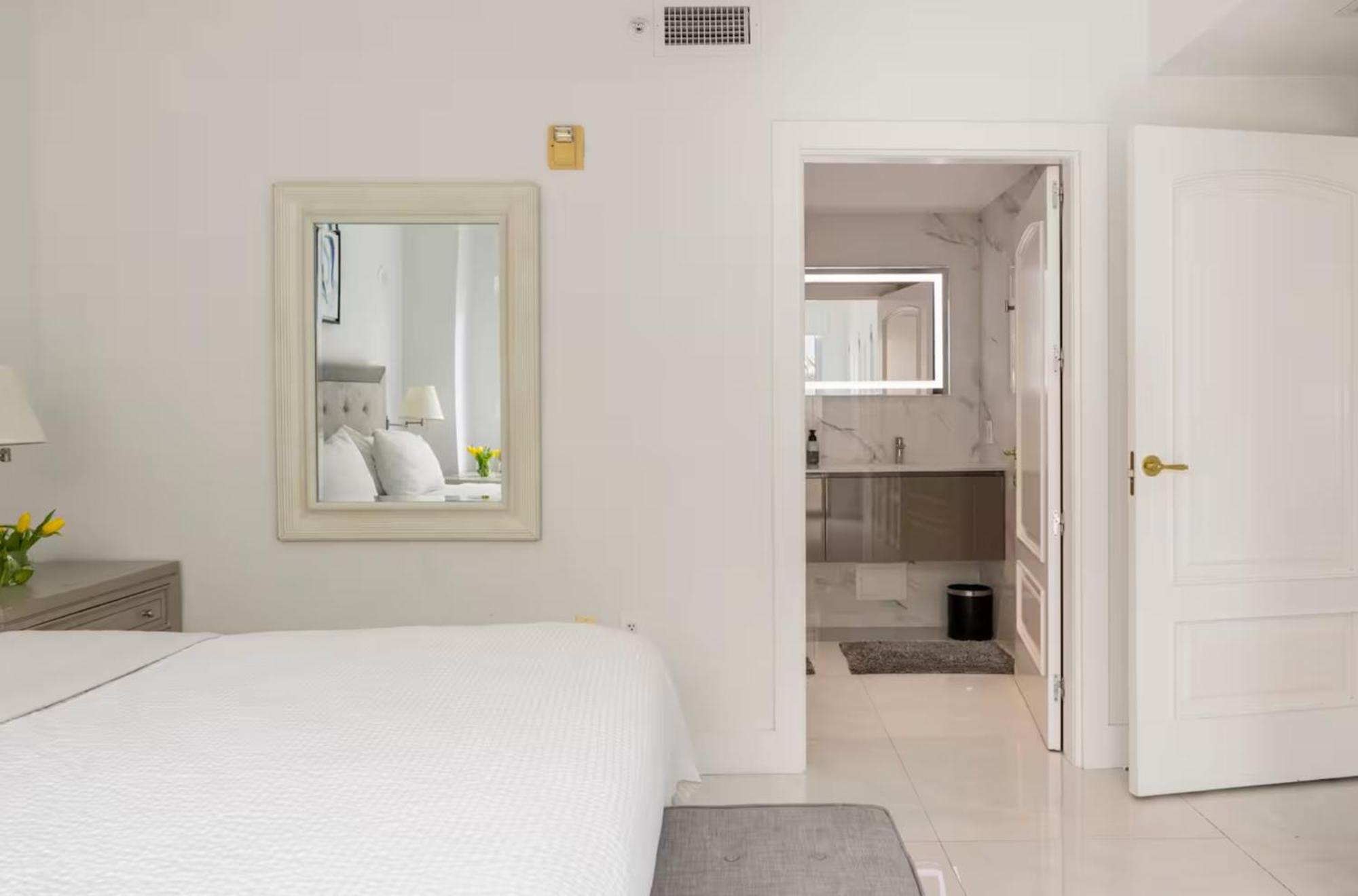 Beachfront Bentley Hotel One Bedroom Suite With Balcony And Beach Access Miami Beach Zewnętrze zdjęcie